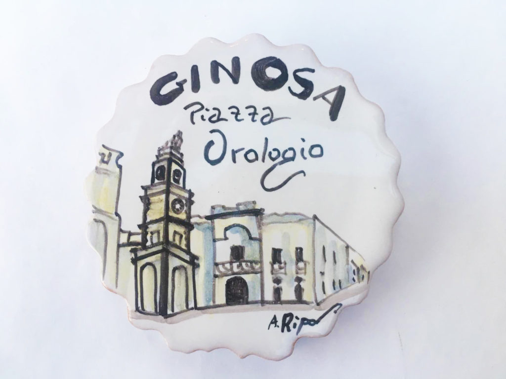 Tra i nostri Souvenirs potrai trovare la bellissima calamita raffigurante uno dei centri storici di Ginosa 