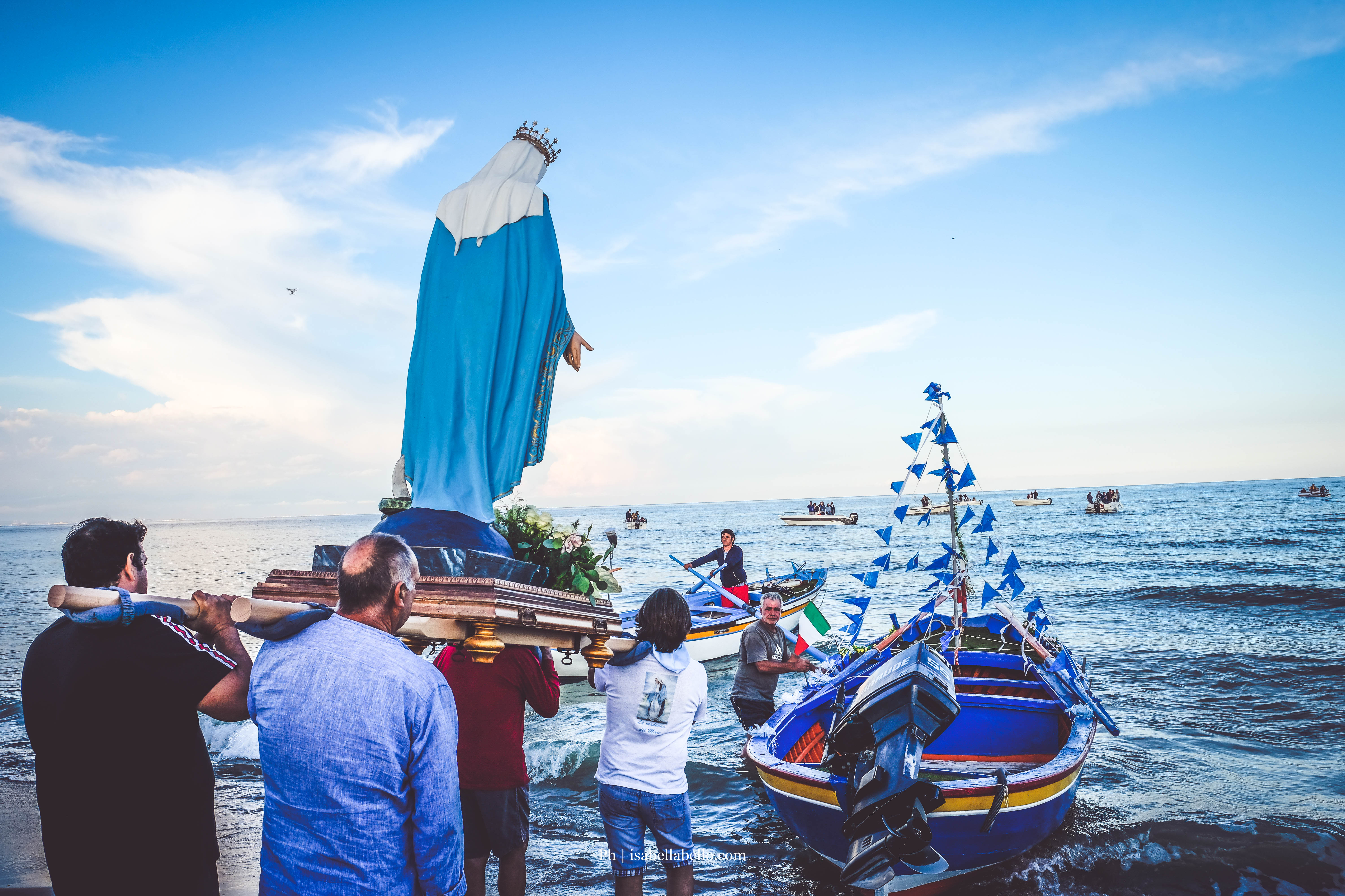 L’emozionante benedizione  della Madonna a mare | Fotogallery